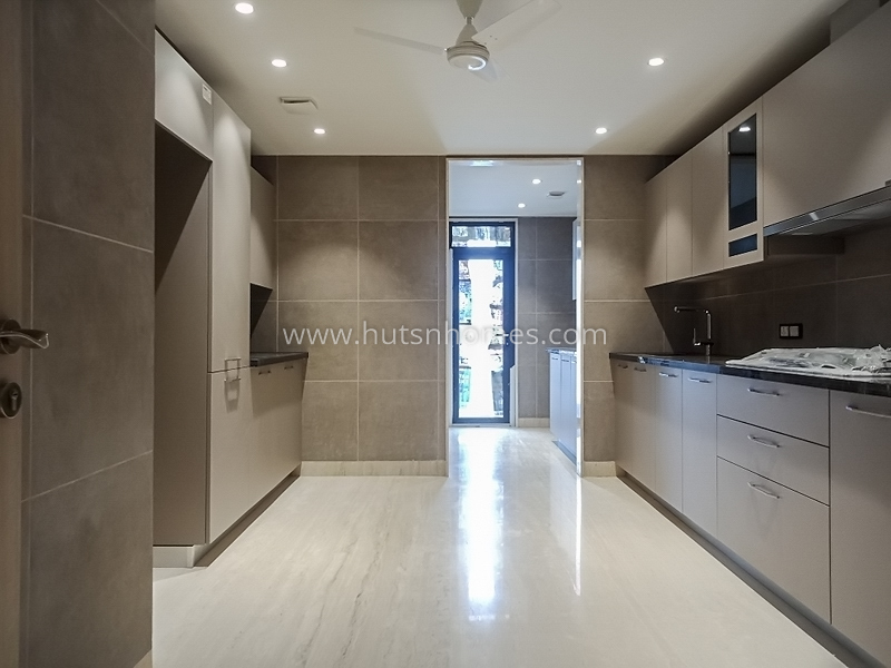 4 BHK Flat For Rent in West End Colony
