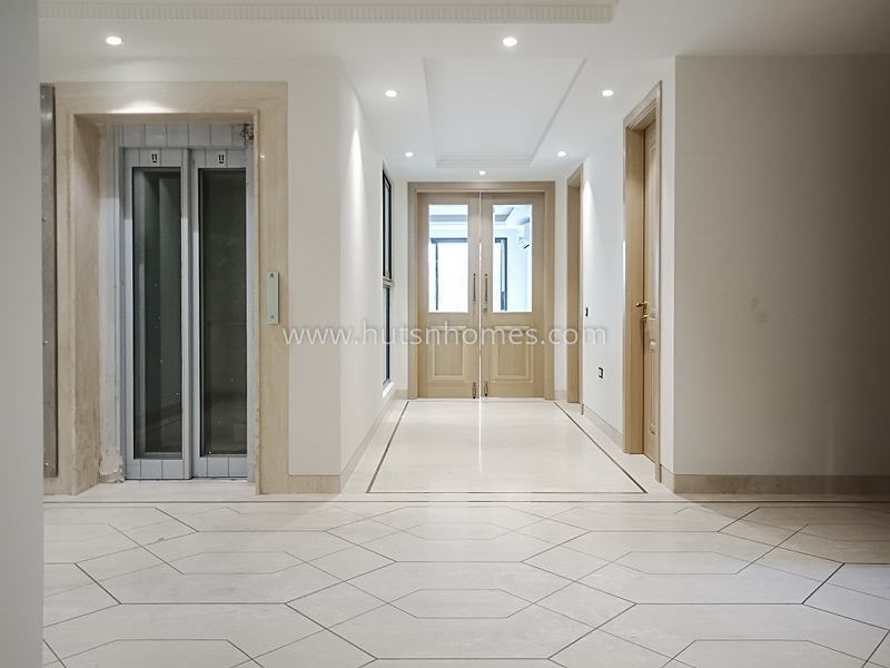 4 BHK Flat For Rent in West End Colony