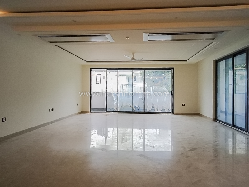 4 BHK Flat For Rent in West End Colony