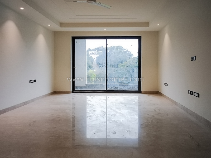 4 BHK Flat For Rent in West End Colony