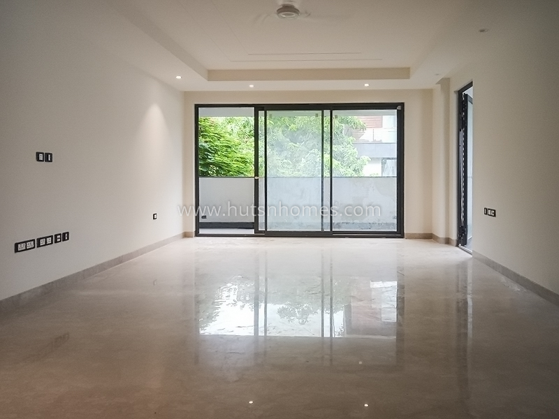 4 BHK Flat For Rent in West End Colony