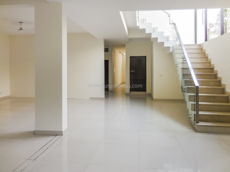 6 BHK Duplex For Rent in Shanti Niketan
