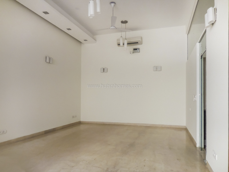 6 BHK Duplex For Rent in Shanti Niketan