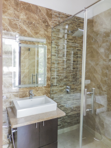 6 BHK Duplex For Rent in Shanti Niketan