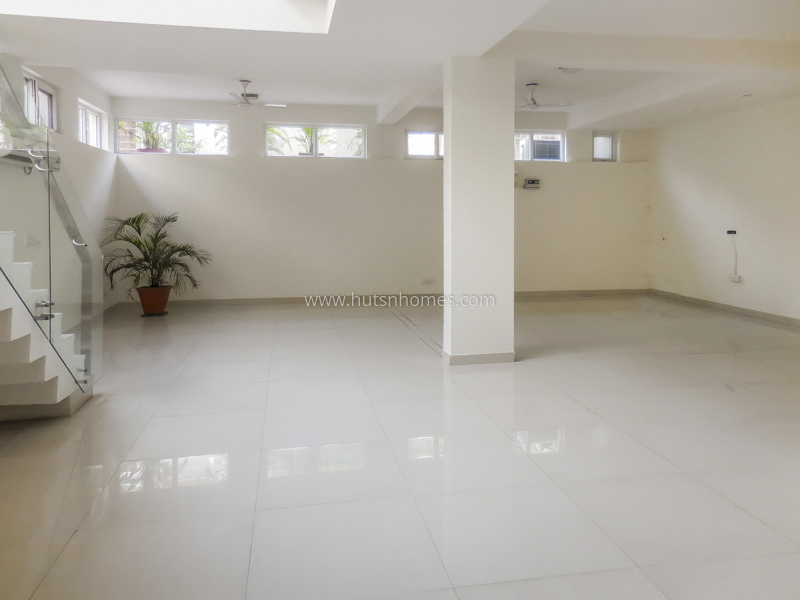 6 BHK Duplex For Rent in Shanti Niketan
