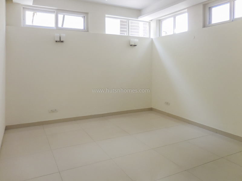 6 BHK Duplex For Rent in Shanti Niketan