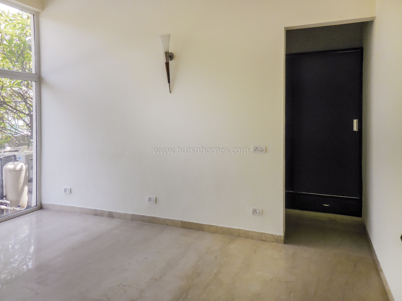 6 BHK Duplex For Rent in Shanti Niketan