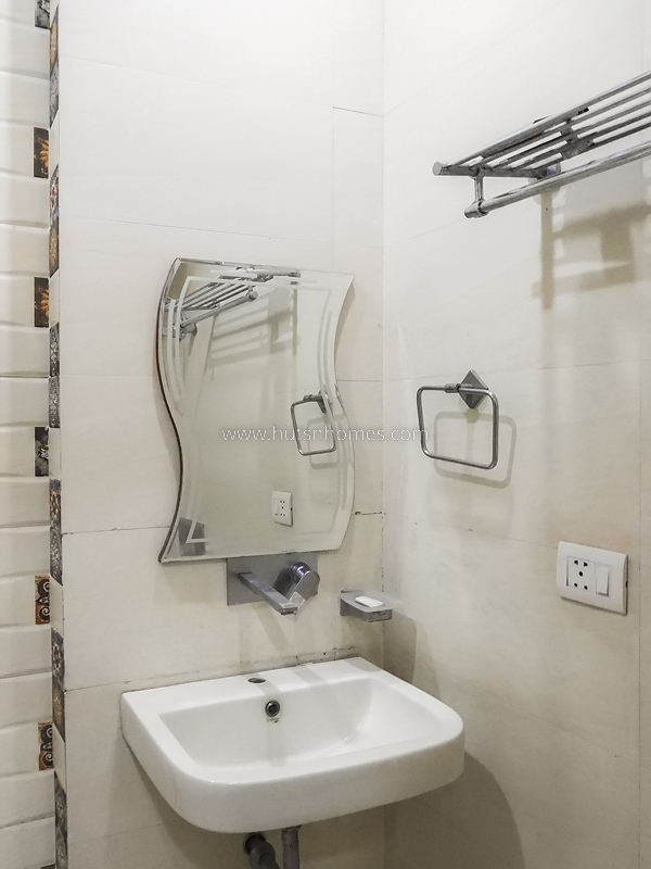 2 BHK Flat For Rent in Golf Links