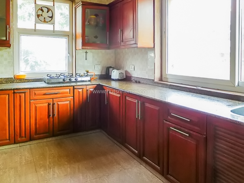 4 BHK Flat For Rent in Ishwar Nagar