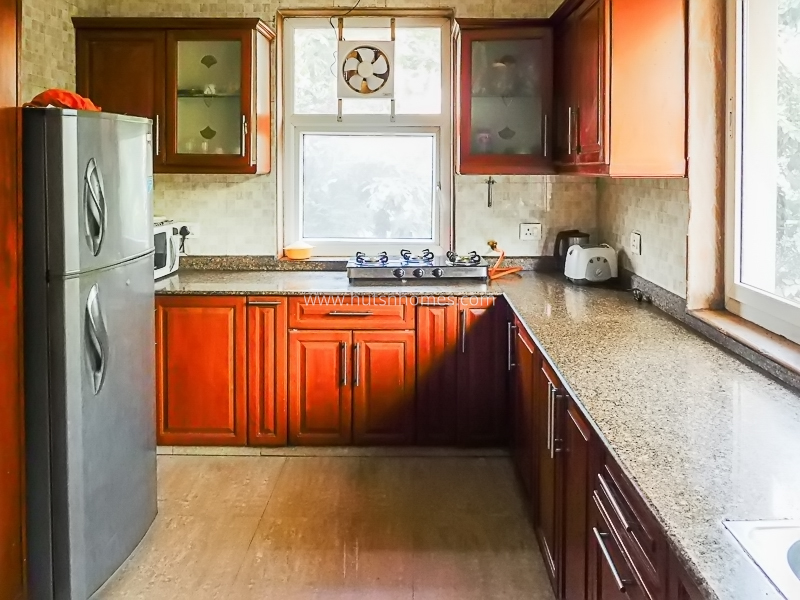 4 BHK Flat For Rent in Ishwar Nagar