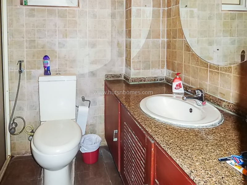 4 BHK Flat For Rent in Ishwar Nagar
