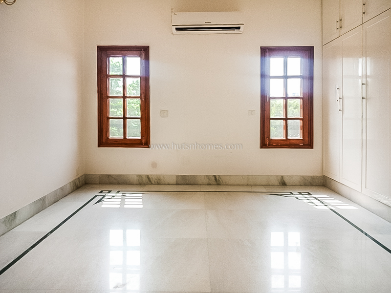 5 BHK Duplex For Rent in Vasant Vihar