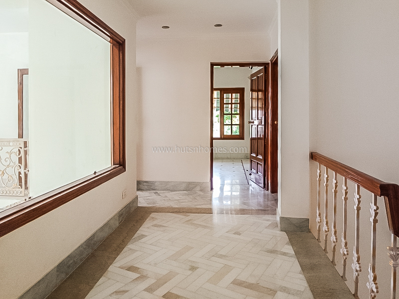 5 BHK Duplex For Rent in Vasant Vihar