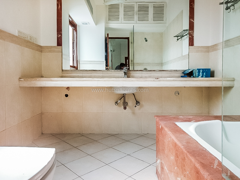 5 BHK Duplex For Rent in Vasant Vihar