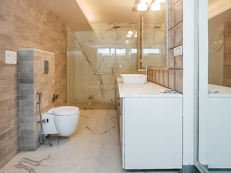 5 BHK Duplex For Rent in Vasant Vihar