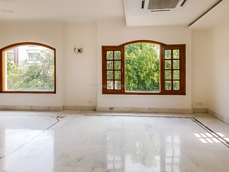 5 BHK Duplex For Rent in Vasant Vihar
