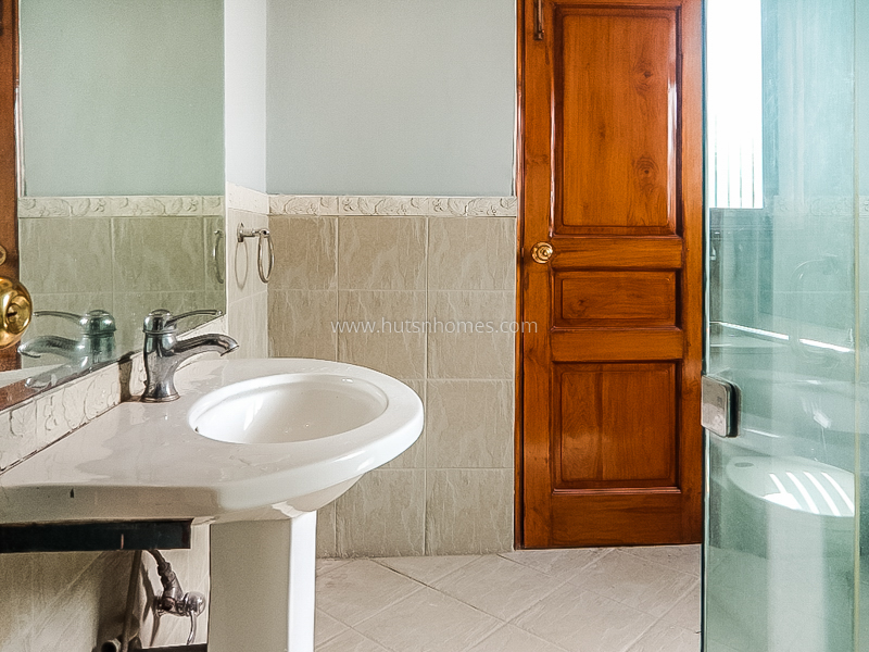 5 BHK Duplex For Rent in Vasant Vihar