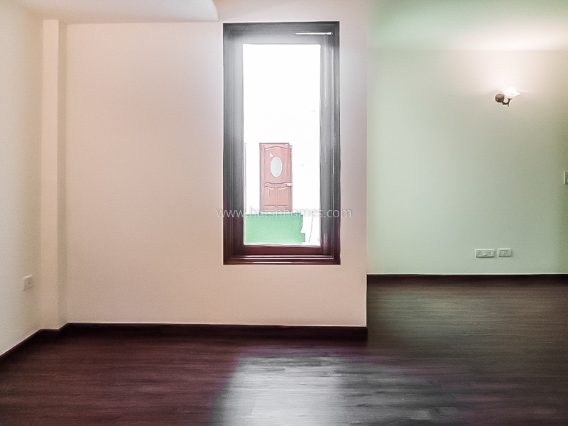 5 BHK Duplex For Rent in Vasant Vihar