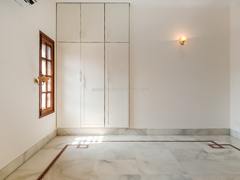 5 BHK Duplex For Rent in Vasant Vihar