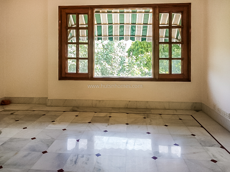 5 BHK Duplex For Rent in Vasant Vihar