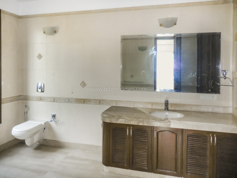 4 BHK Farm House For Rent in DLF Chttarpur