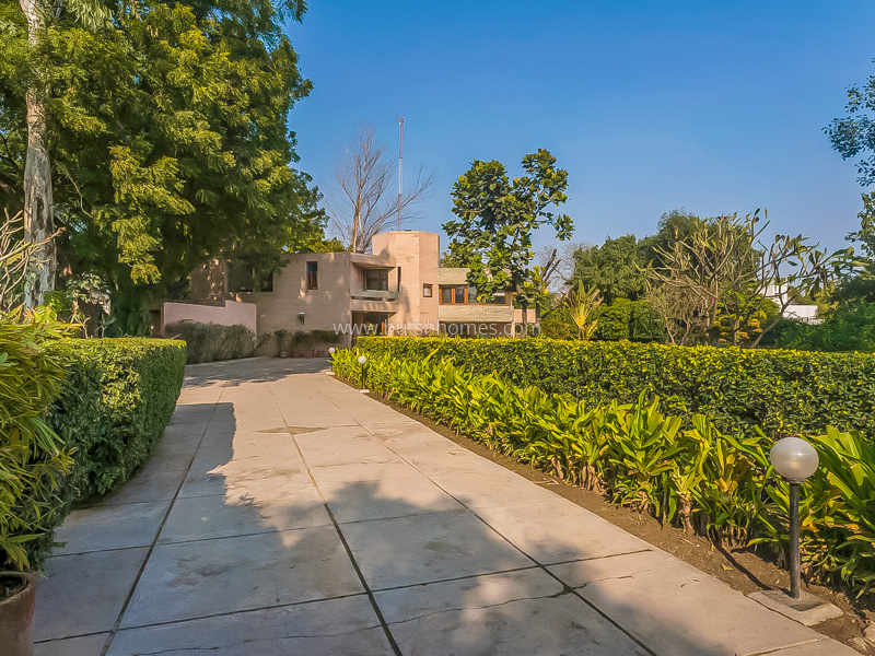 5 BHK Farm House For Rent in Sainik Farms