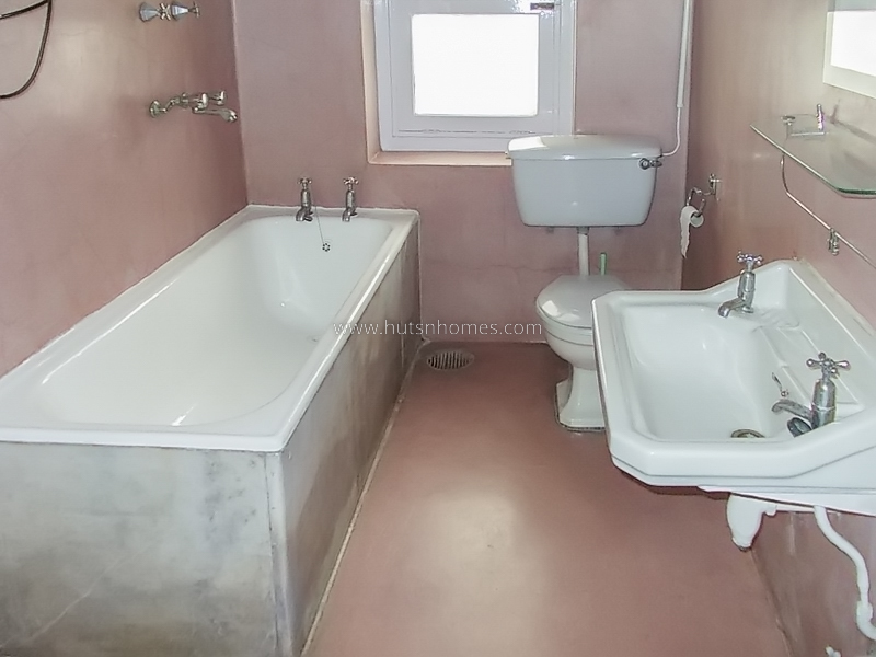 3 BHK Flat For Rent in Golf Links