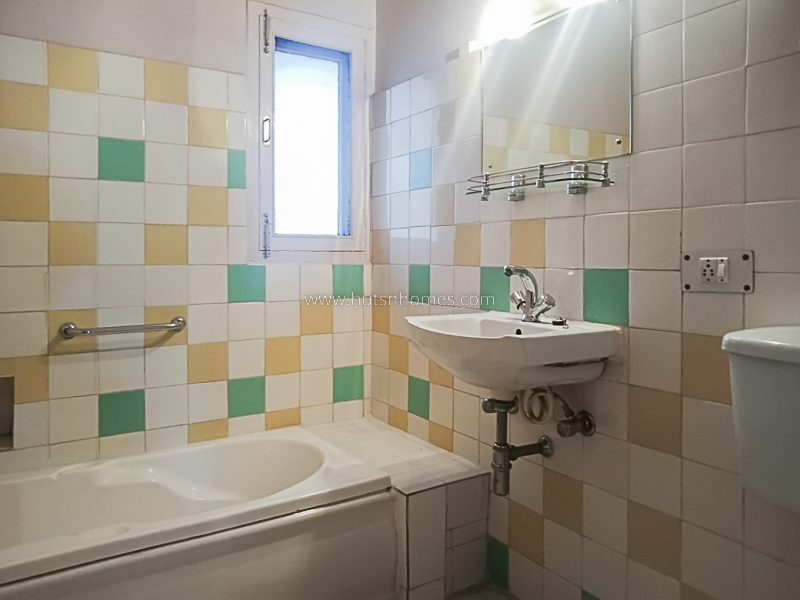 4 BHK Flat For Rent in Vasant Vihar