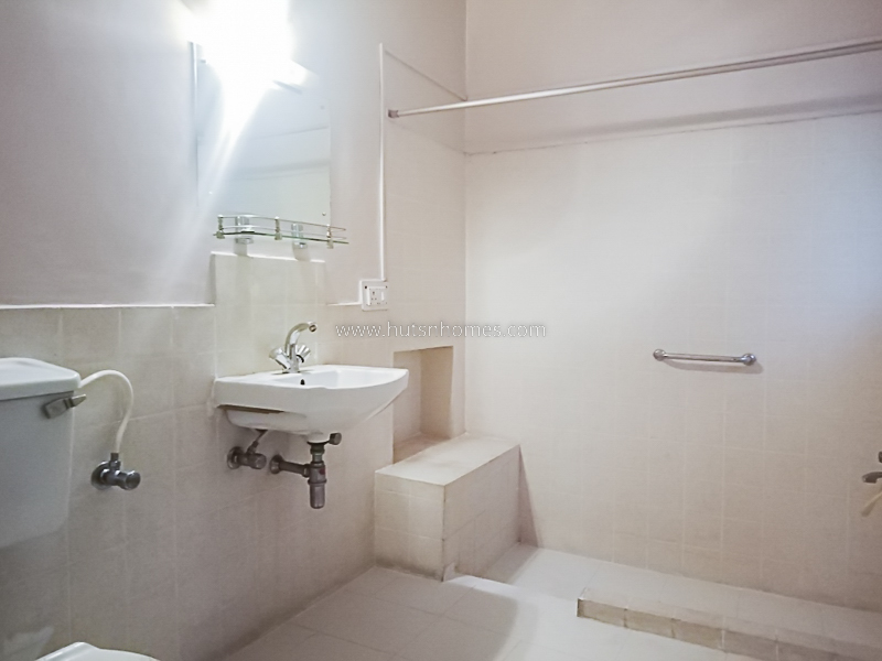 4 BHK Flat For Rent in Vasant Vihar