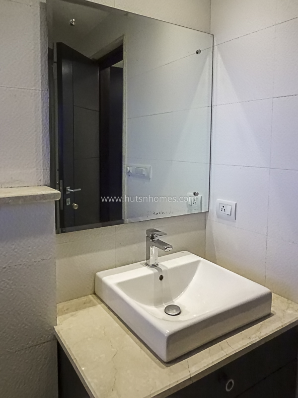 4 BHK Flat For Rent in Golf Course Road