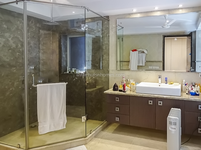 4 BHK Flat For Rent in Golf Course Road