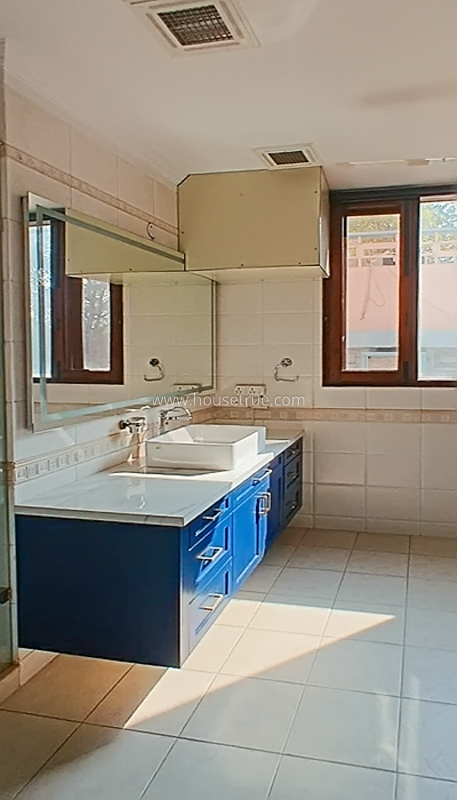 4 BHK Triplex Property For Rent in Chanakyapuri