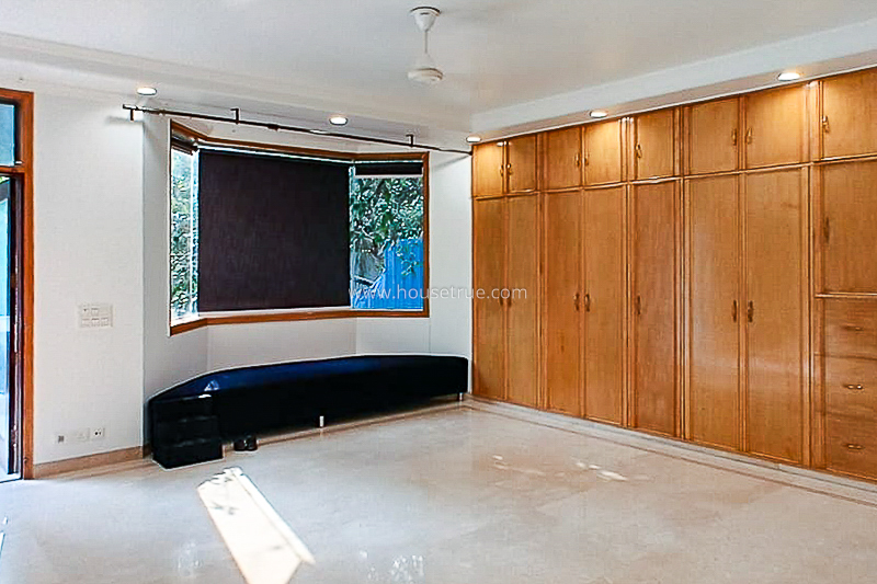 4 BHK Triplex Property For Rent in Chanakyapuri