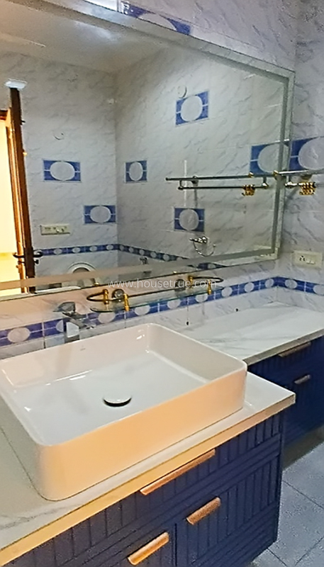 4 BHK Triplex Property For Rent in Chanakyapuri