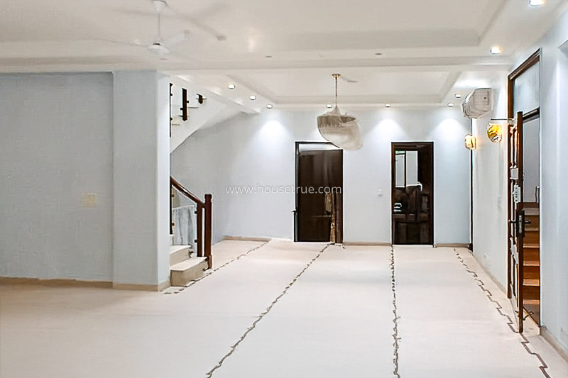 4 BHK Triplex Property For Rent in Chanakyapuri