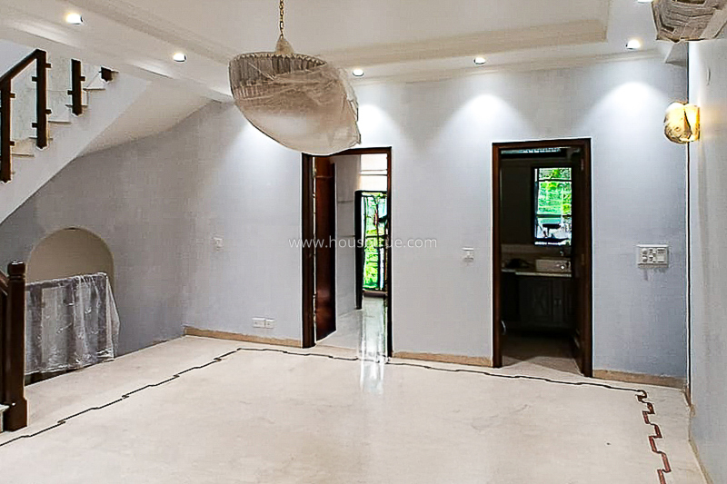 4 BHK Triplex Property For Rent in Chanakyapuri
