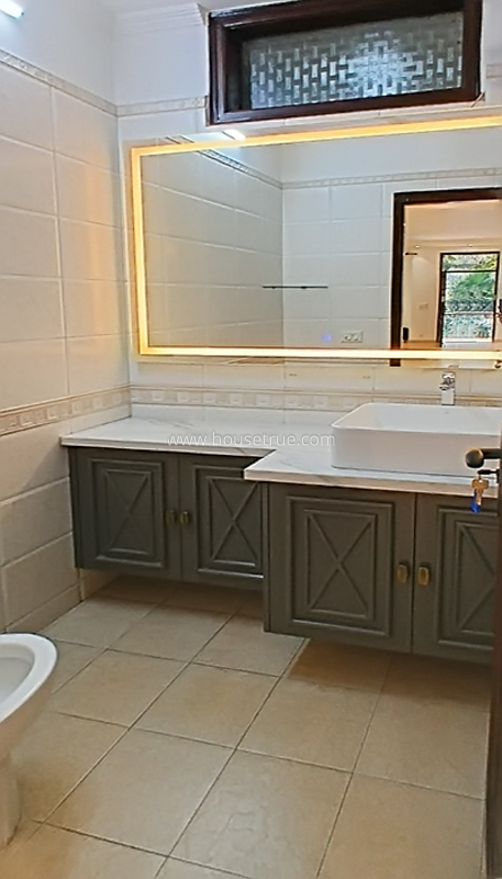 4 BHK Triplex Property For Rent in Chanakyapuri