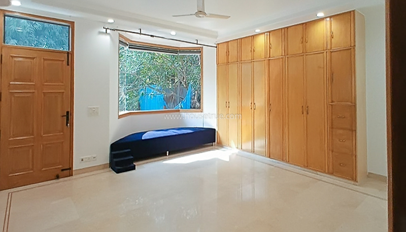 4 BHK Triplex Property For Rent in Chanakyapuri