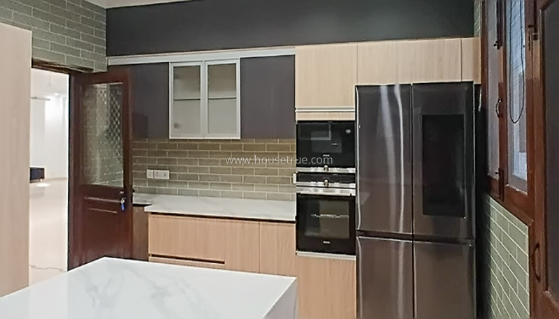 4 BHK Triplex Property For Rent in Chanakyapuri