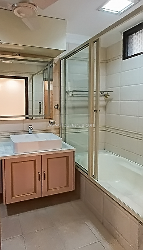 4 BHK Triplex Property For Rent in Chanakyapuri