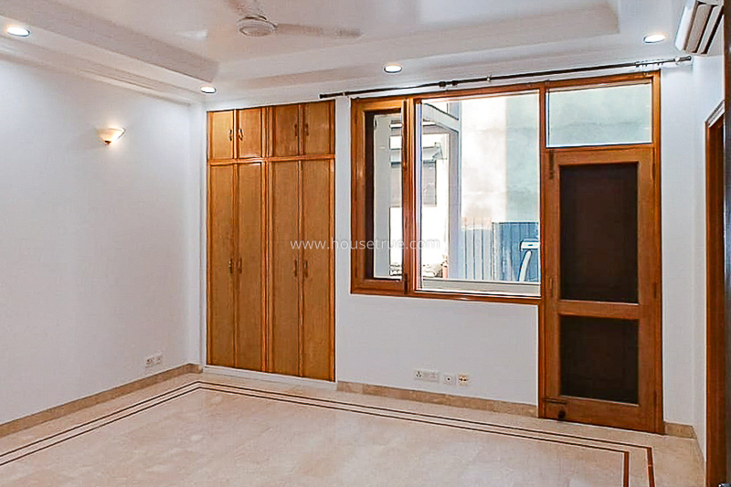 4 BHK Triplex Property For Rent in Chanakyapuri