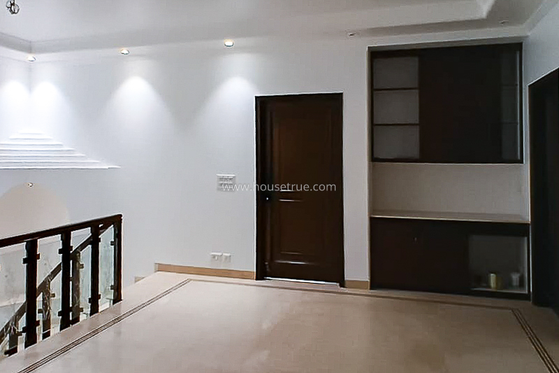 4 BHK Triplex Property For Rent in Chanakyapuri