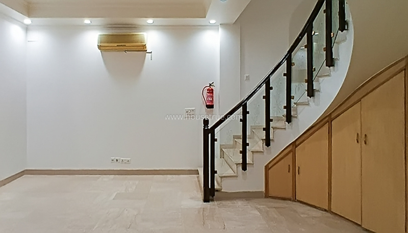 4 BHK Triplex Property For Rent in Chanakyapuri