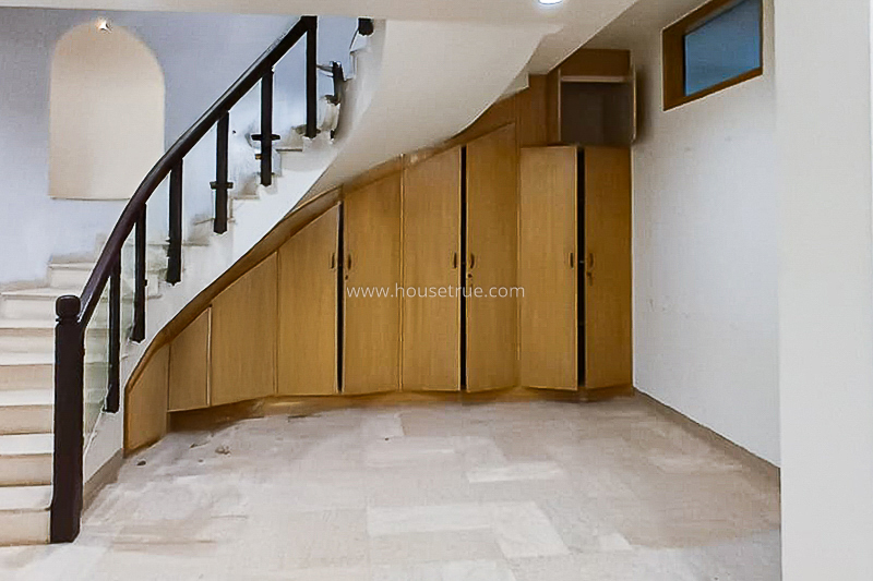 4 BHK Triplex Property For Rent in Chanakyapuri