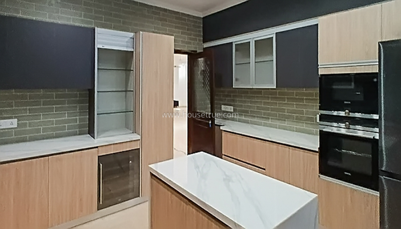 4 BHK Triplex Property For Rent in Chanakyapuri