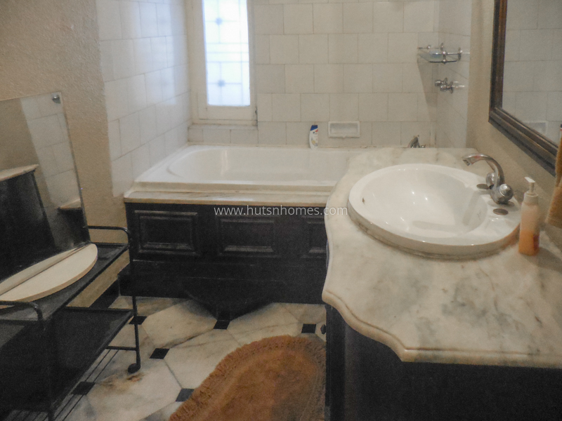 4 BHK Flat For Rent in Jor Bagh