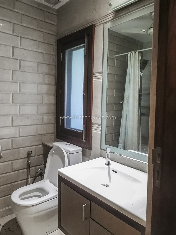 4 BHK Flat For Rent in Prithviraj Road