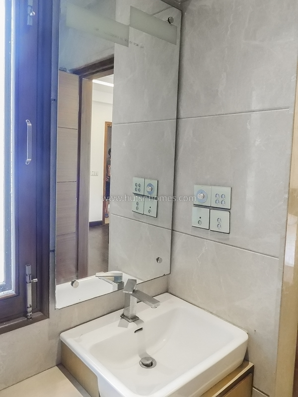 4 BHK Flat For Rent in Prithviraj Road