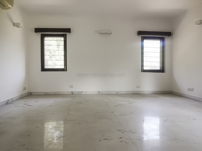 4 BHK Farm House For Rent in Dlf Chattarpur Farms