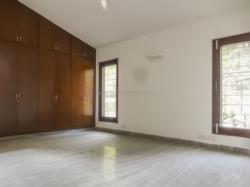 4 BHK Farm House For Rent in Dlf Chattarpur Farms